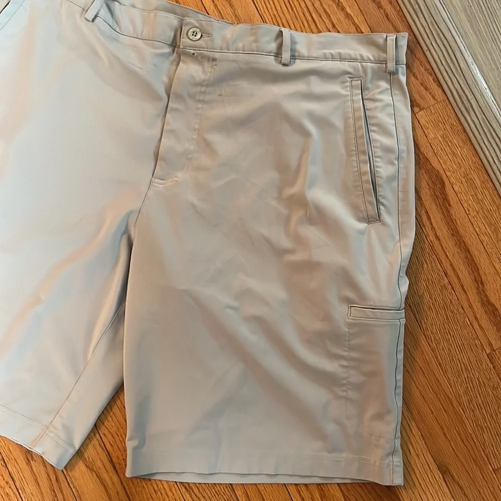 Nike khaki athleisure shorts 40